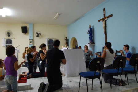 RCC DE JOELHOS NO CHÃO